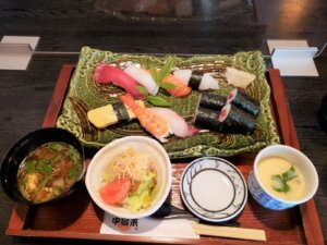 中宿来(なかやどり)₋寿司1