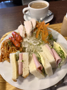Cafe＆meal YUM YUM食事1
